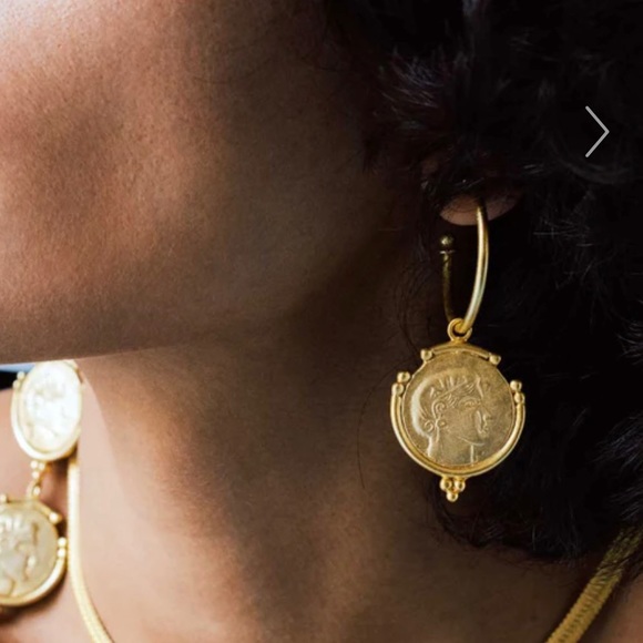 Mismatched hoop earrings - Picture 2 of 5